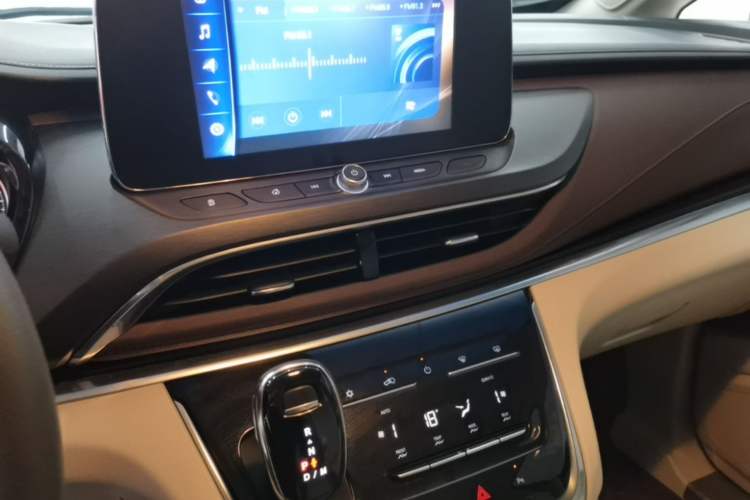 Used Buick GL8 2022 Land Cruiser Executive Class 652T Comfort Model Audio And AC Panel