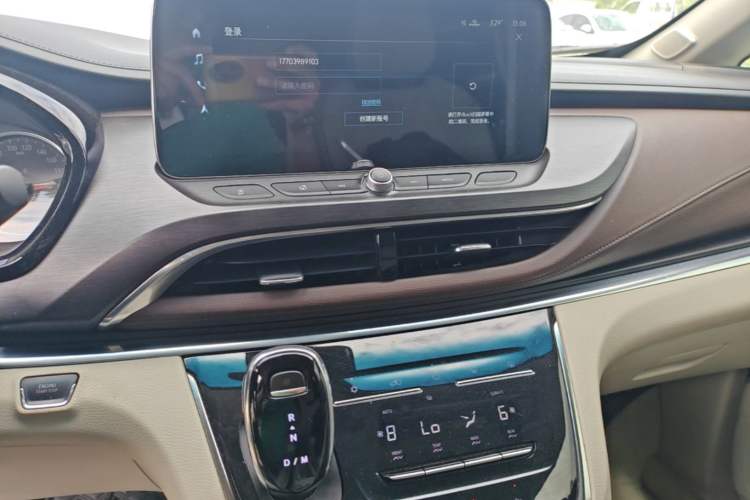 Used Buick GL8 2022 Land Business Class 652T Luxury Model Audio And AC Panel