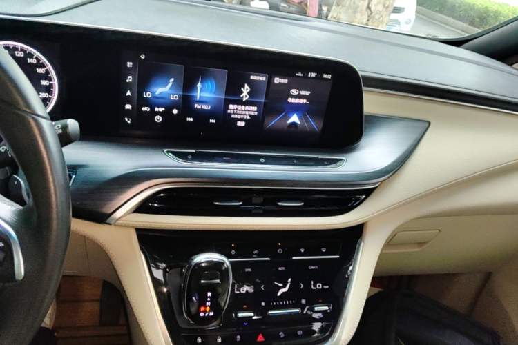 Used Buick GL8 2022 ES Land Cruiser 653T Luxury Model Audio And AC Panel