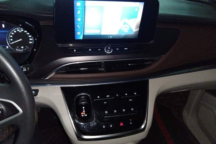 Used Buick GL8 2022 Land Cruiser Executive Class 652T Comfort Model Audio And AC Panel