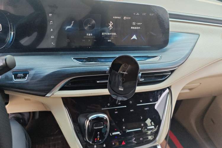 Used Buick GL8 2022 ES Landtrek 653T Flagship Model Audio And AC Panel