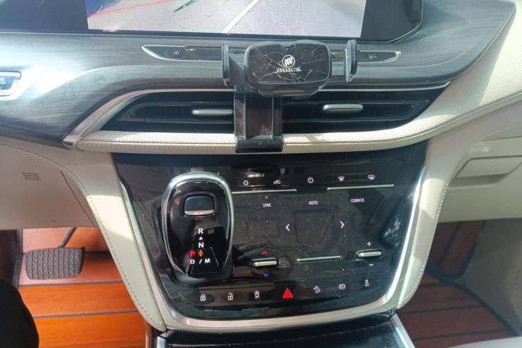 Used Buick GL8 2022 ES Landtrek 653T Comfort Edition Audio And AC Panel