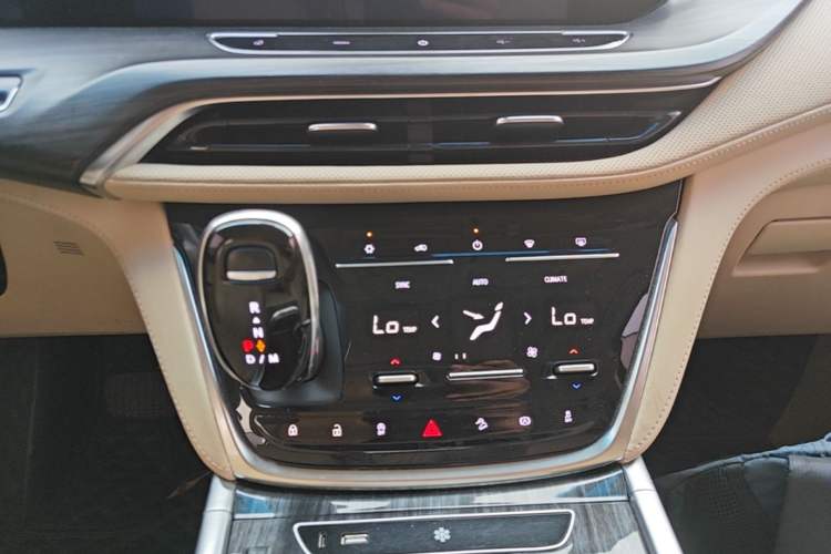 Used Buick GL8 2022 ES Landtrek 653T Flagship Model Audio And AC Panel