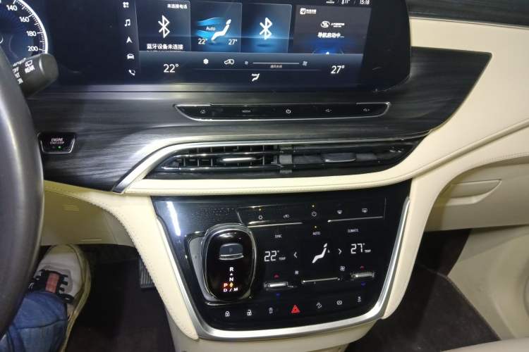 Used Buick GL8 2022 ES Land Cruiser 653T Luxury Model Audio And AC Panel