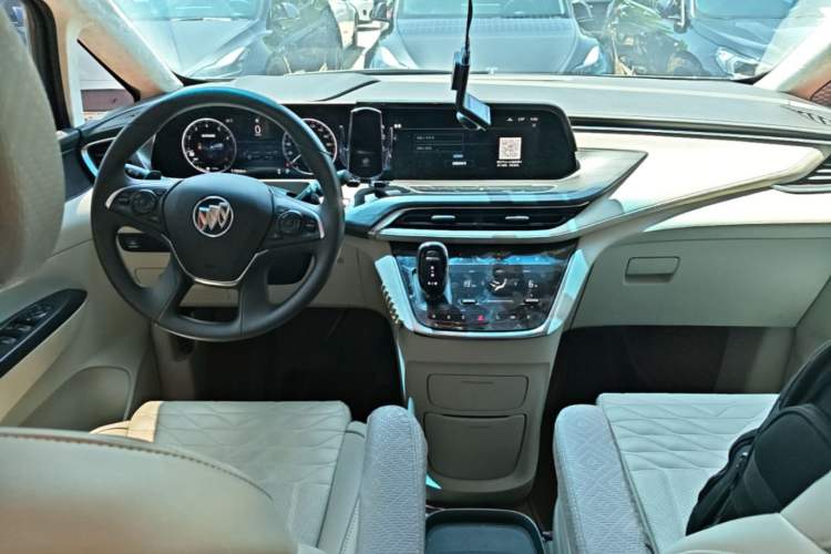Used Buick GL8 2022 ES Landtrek 653T Comfort Edition Center Console