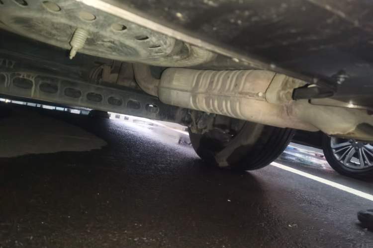 Used Buick GL8 2022 Land Cruiser Executive Class 652T Comfort Model Chassis Rear Left