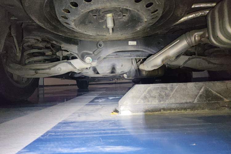 Used Buick GL8 2022 ES Landtrek 653T Comfort Edition Chassis Rear