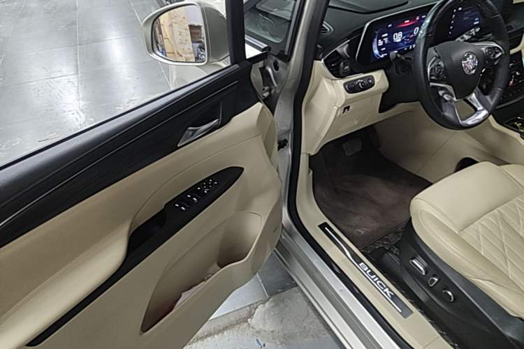 Used Buick GL8 2022 ES Landtrek 653T Flagship Model Driver Seat