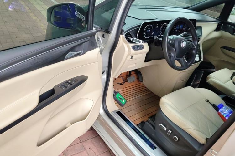 Used Buick GL8 2022 ES Land Cruiser 653T Luxury Model Driver Seat