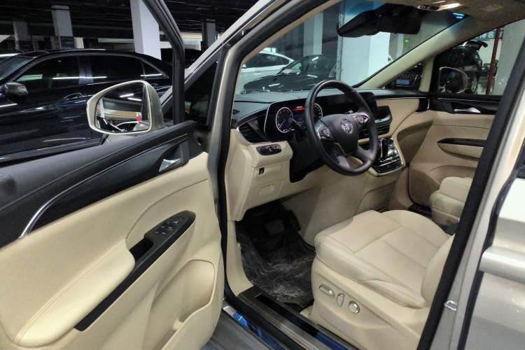 Used Buick GL8 2022 ES Landtrek 653T Luxury Edition Driver Seat