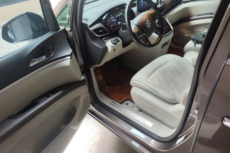 Used Buick GL8 2022 Land Executive Class 652T Prestige Model Driver Seat