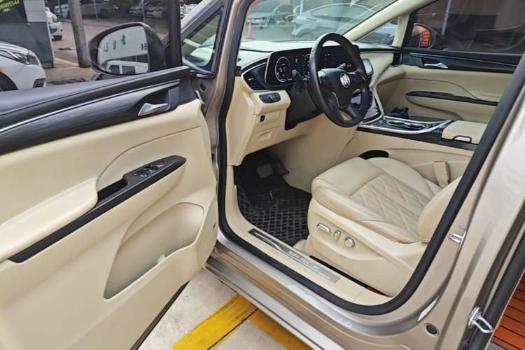 Used Buick GL8 2022 ES Landtrek 653T Flagship Model Driver Seat