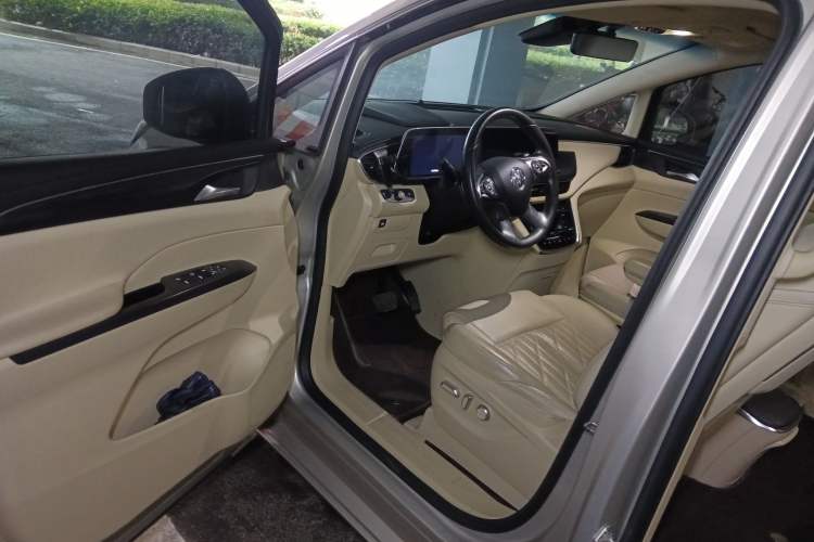 Used Buick GL8 2022 ES Land Cruiser 653T Luxury Model Driver Seat