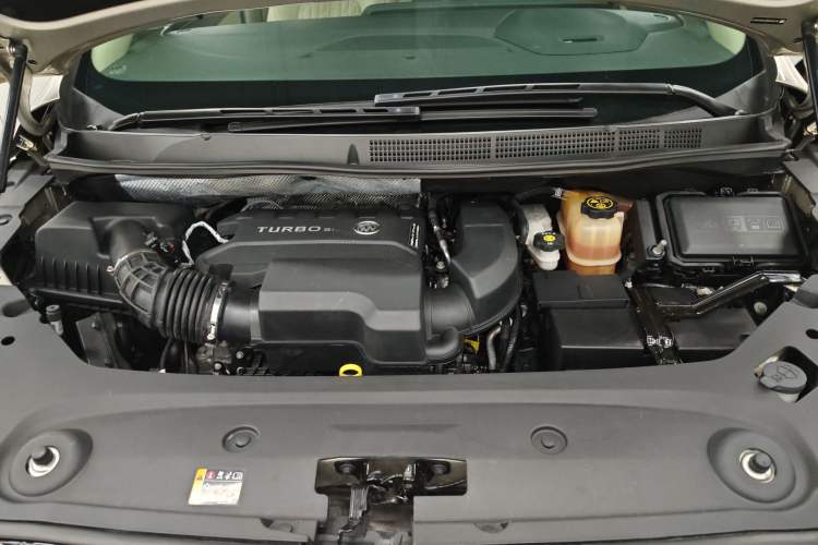 Used Buick GL8 2022 ES Land Cruiser 653T Luxury Model Engine Bay