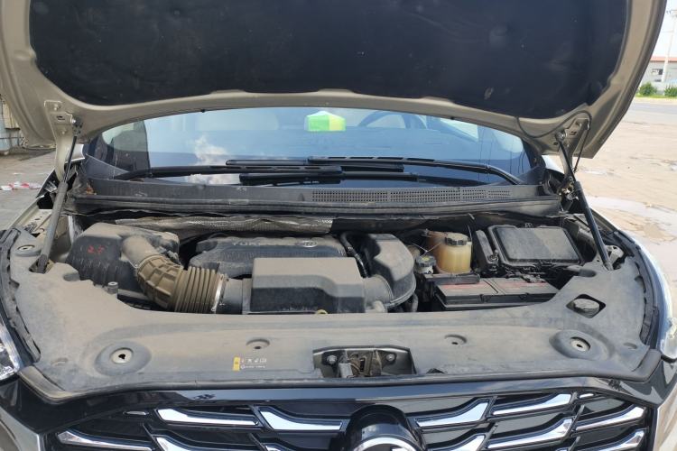 Used Buick GL8 2022 ES Land Cruiser 653T Luxury Model Engine Bay