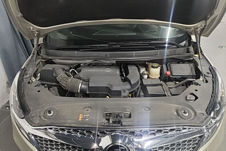 Used Buick GL8 2022 ES Landtrek 653T Flagship Model Engine Bay