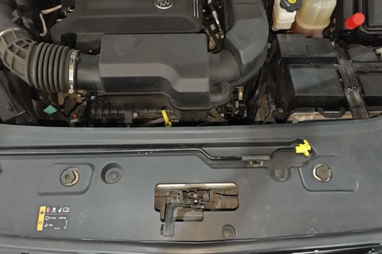 Used Buick GL8 2022 Land Cruiser Executive Class 652T Comfort Model Engine Bay