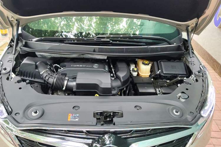Used Buick GL8 2022 ES Land Cruiser 653T Luxury Model Engine Bay