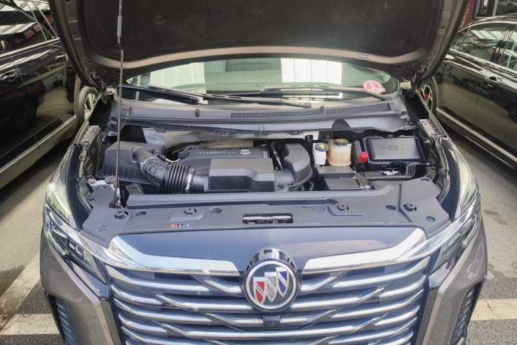 Used Buick GL8 2022 Land Cruiser Executive Class 652T Comfort Model Engine Bay