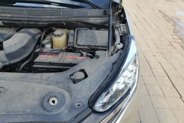 Used Buick GL8 2022 ES Land Cruiser 653T Luxury Model Engine Bay Left