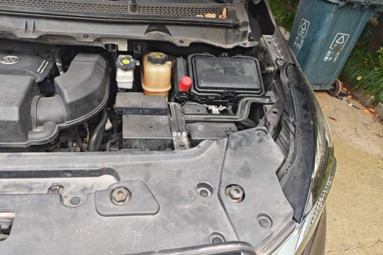 Used Buick GL8 2022 Land Business Class 652T Luxury Model Engine Bay Left