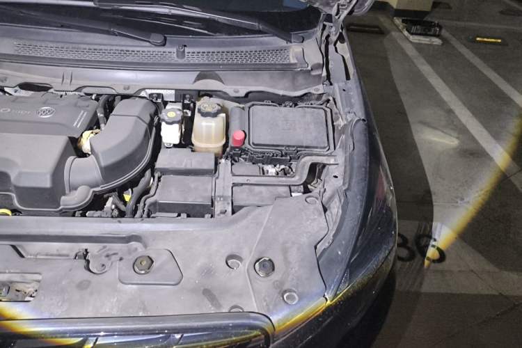 Used Buick GL8 2022 Land Business Class 652T Luxury Model Engine Bay Left