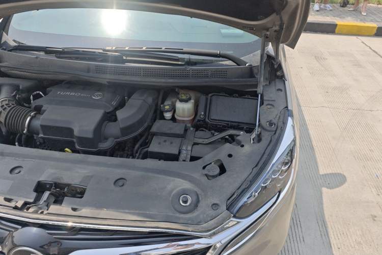 Used Buick GL8 2022 ES Landtrek 653T Flagship Model Engine Bay Left