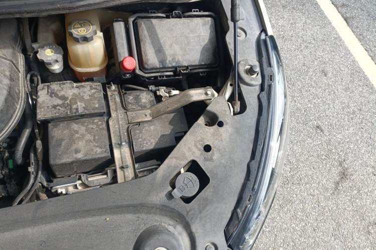 Used Buick GL8 2022 ES Landtrek 653T Comfort Edition Engine Bay Left