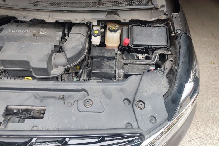 Used Buick GL8 2022 Land Executive Class 652T Prestige Model Engine Bay Left
