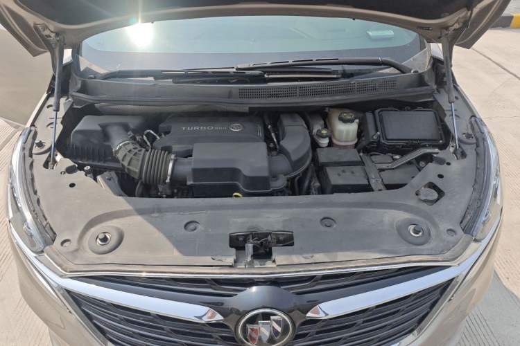 Used Buick GL8 2022 ES Landtrek 653T Flagship Model Engine Bay