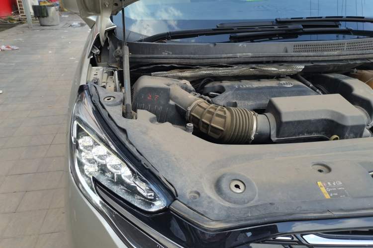 Used Buick GL8 2022 ES Land Cruiser 653T Luxury Model Engine Bay Right