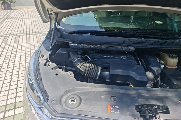 Used Buick GL8 2022 ES Landtrek 653T Luxury Edition Engine Bay Right