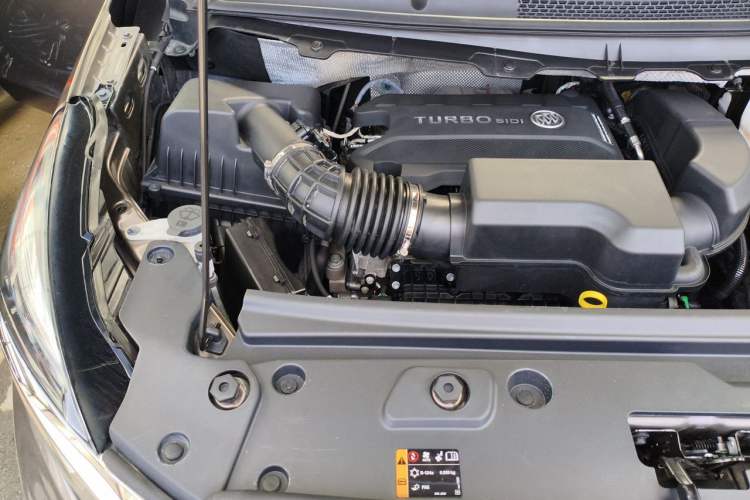 Used Buick GL8 2022 Land Cruiser Executive Class 652T Comfort Model Engine Bay Right