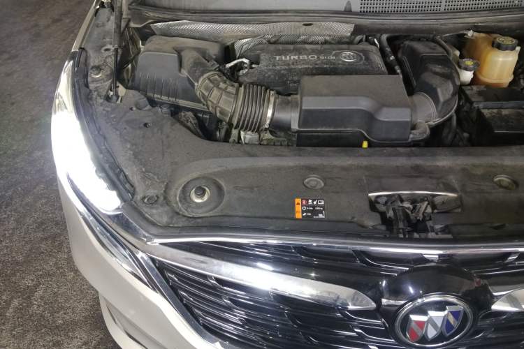 Used Buick GL8 2022 ES Land Cruiser 653T Luxury Model Engine Bay Right