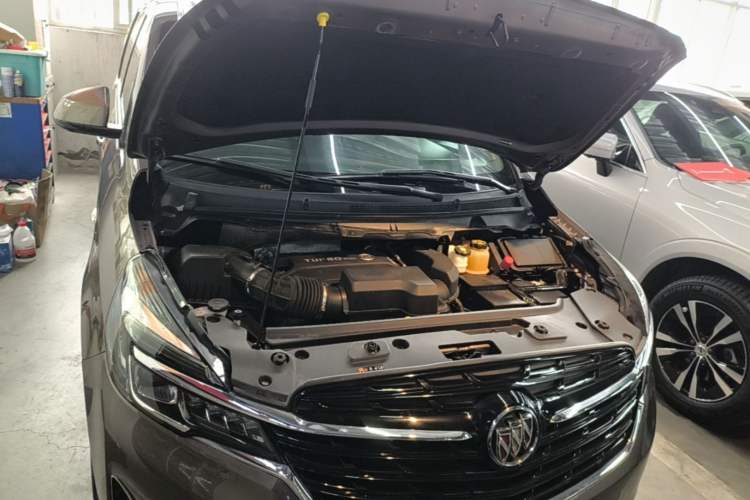 Used Buick GL8 2022 Land Cruiser Executive Class 652T Comfort Model Engine Bay