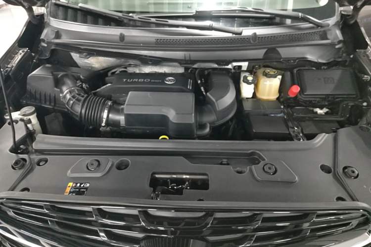 Used Buick GL8 2022 Land Business Class 652T Luxury Model Engine Bay