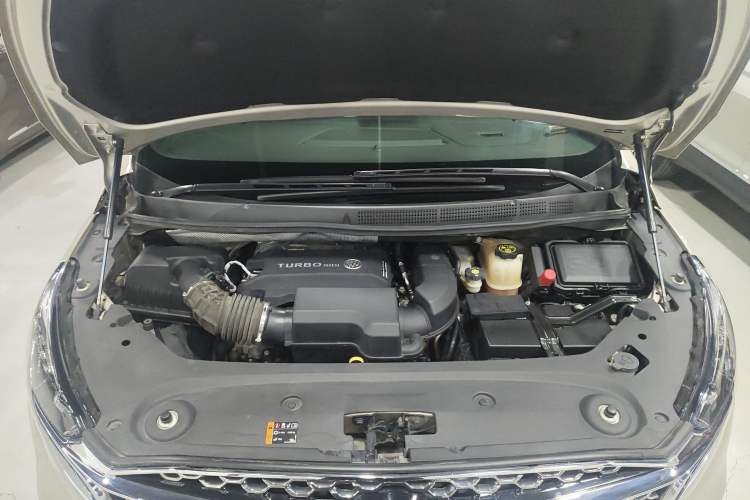 Used Buick GL8 2022 ES Landtrek 653T Flagship Model Engine Bay
