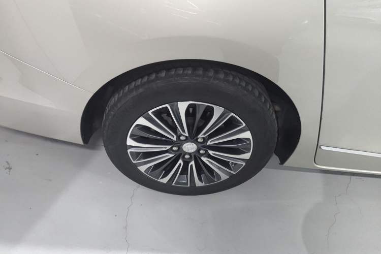 Used Buick GL8 2022 ES Landtrek 653T Flagship Model Exterior 2