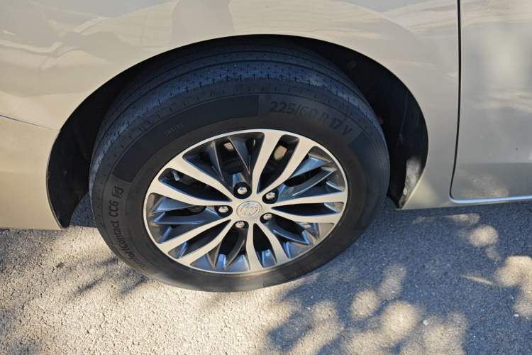 Used Buick GL8 2022 ES Landtrek 653T Comfort Edition Exterior 4