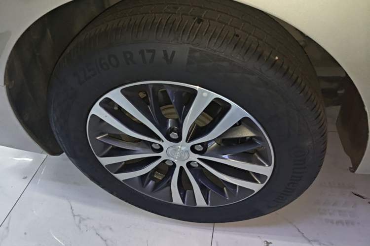Used Buick GL8 2022 ES Landtrek 653T Comfort Edition Exterior 5
