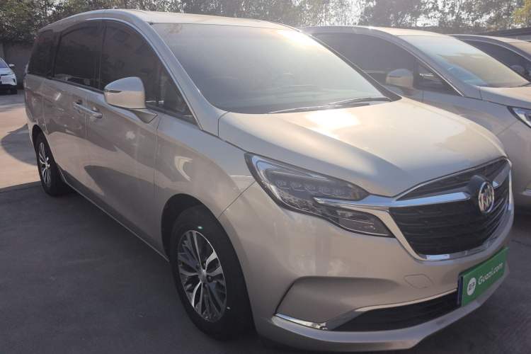 Used Buick GL8 2022 ES Landtrek 653T Comfort Edition Front Right 45 Deg