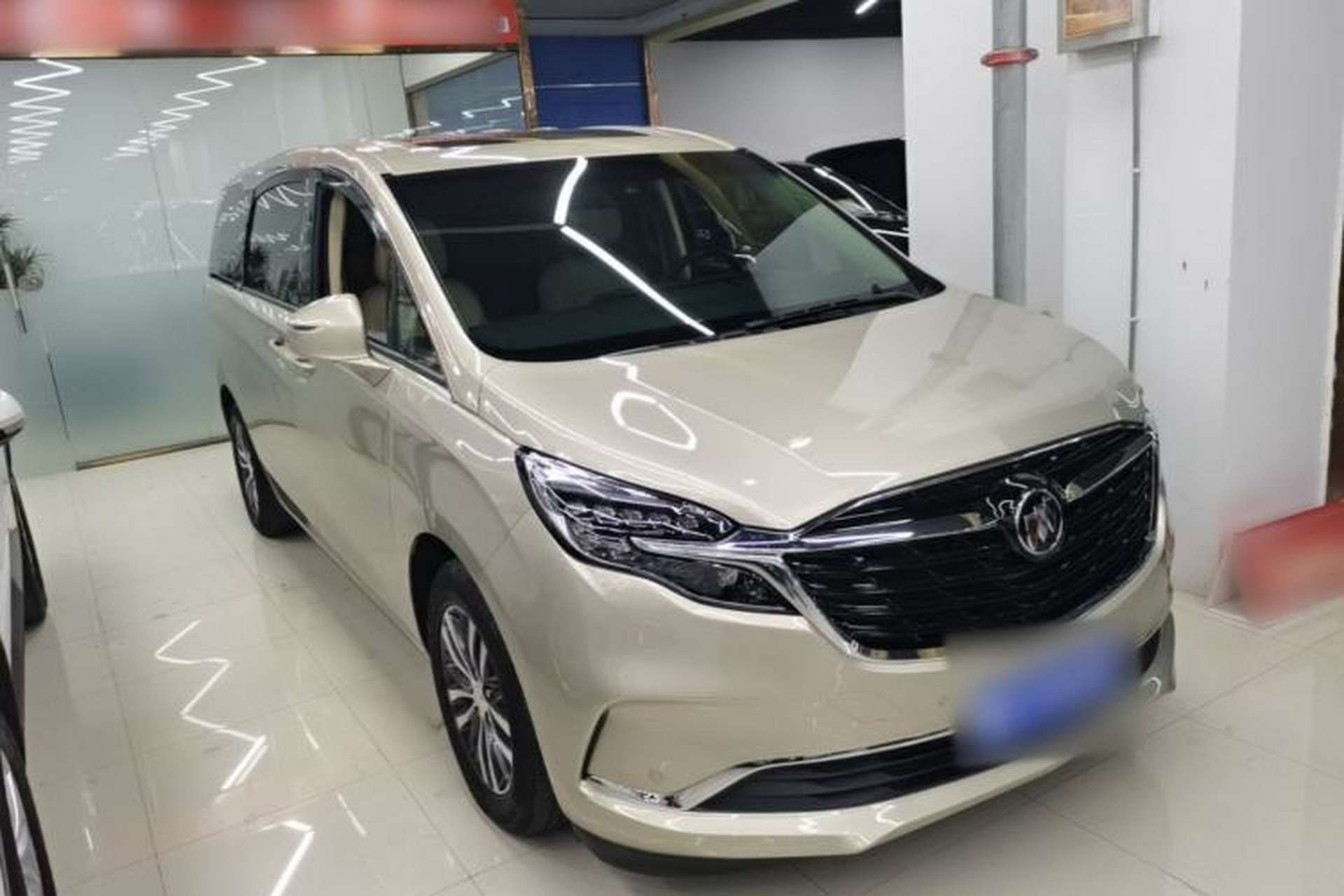 Used Buick GL8 2022 ES Landtrek 653T Luxury Edition Front Right 45 Deg