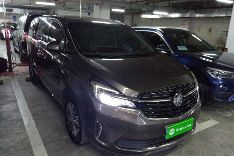 Used Buick GL8 2022 Land Cruiser Executive Class 652T Comfort Model Front Right 45 Deg