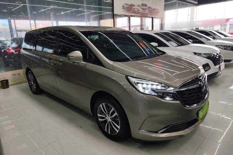 Used Buick GL8 2022 ES Landtrek 653T Comfort Edition Front Right 45 Deg