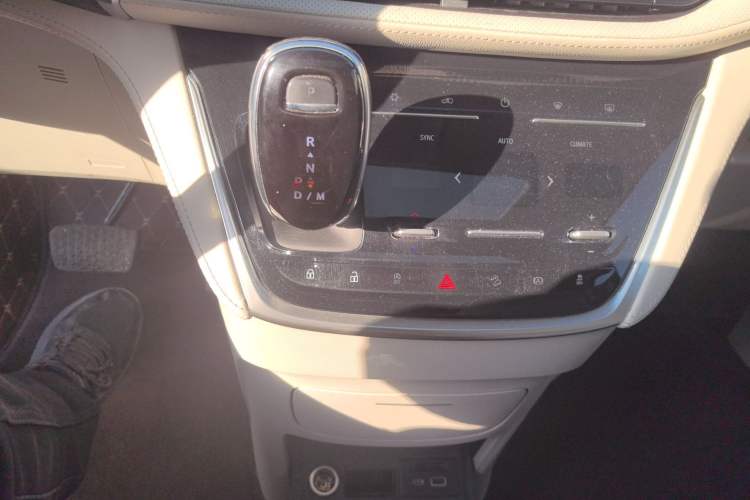 Used Buick GL8 2022 ES Landtrek 653T Comfort Edition Gear Lever