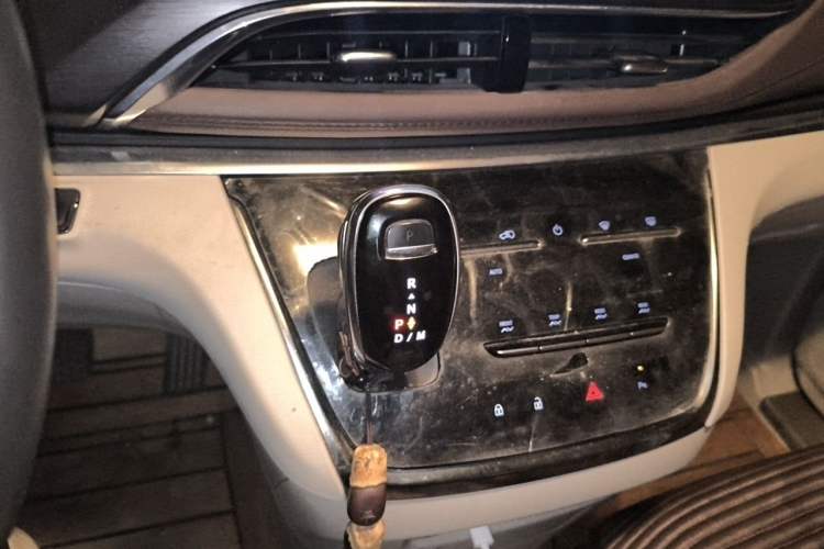 Used Buick GL8 2022 Land Business Class 652T Luxury Model Gear Lever