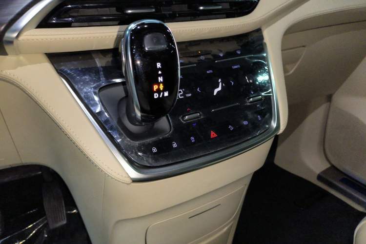 Used Buick GL8 2022 ES Landtrek 653T Luxury Edition Gear Lever