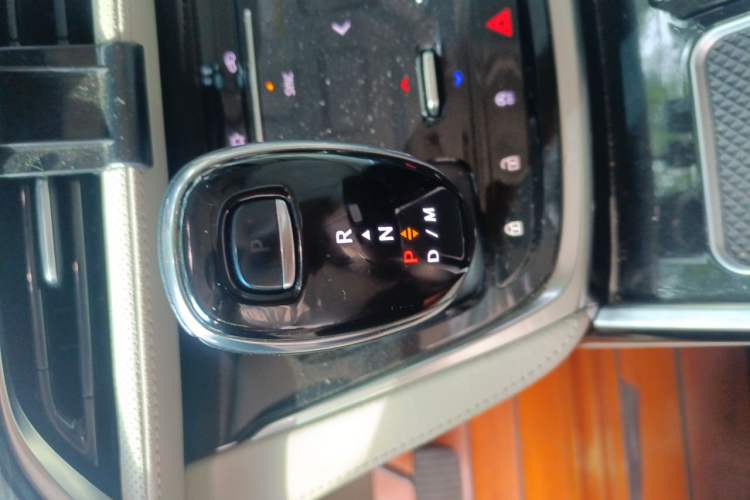 Used Buick GL8 2022 ES Landtrek 653T Comfort Edition Gear Lever