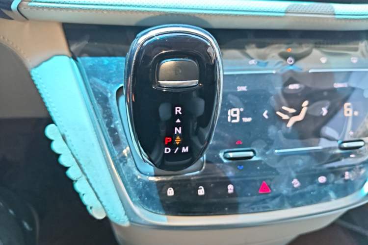 Used Buick GL8 2022 ES Landtrek 653T Comfort Edition Gear Lever