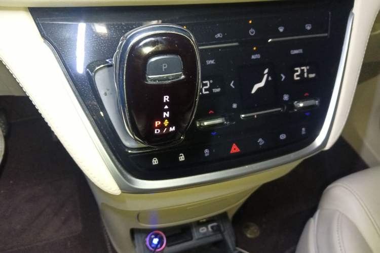 Used Buick GL8 2022 ES Land Cruiser 653T Luxury Model Gear Lever
